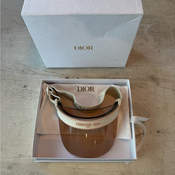 ALMOST NEW DiorClub V1U visor in Pink / Beige - Picture 4 of 8